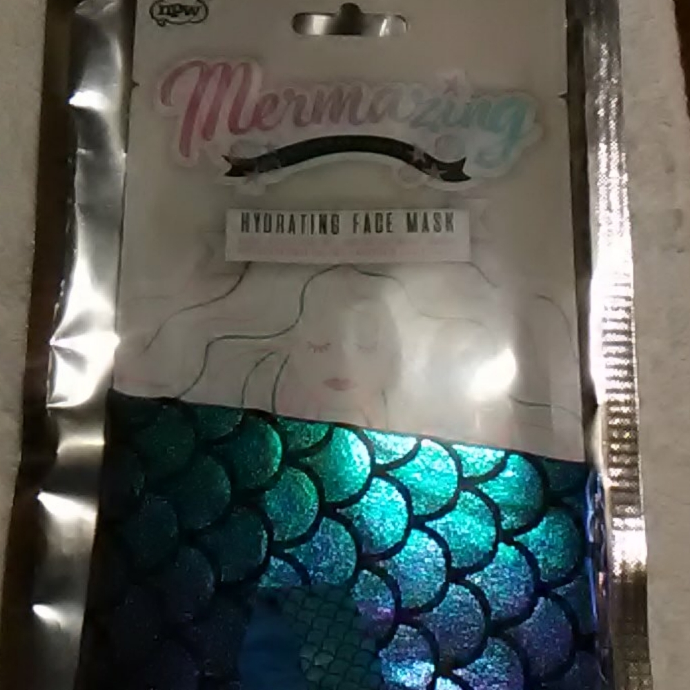 Hydrating face mask with head band